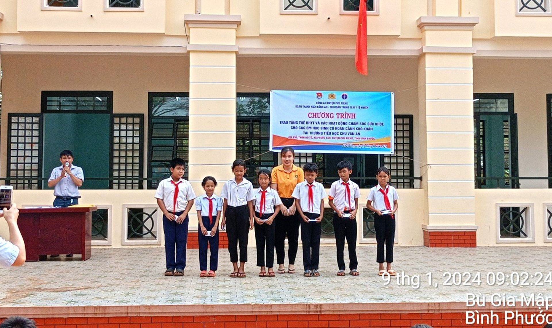 Hanfimex Binh Phuoc Branch | Providing Support to Underprivileged Students with 20 Insurance Cards